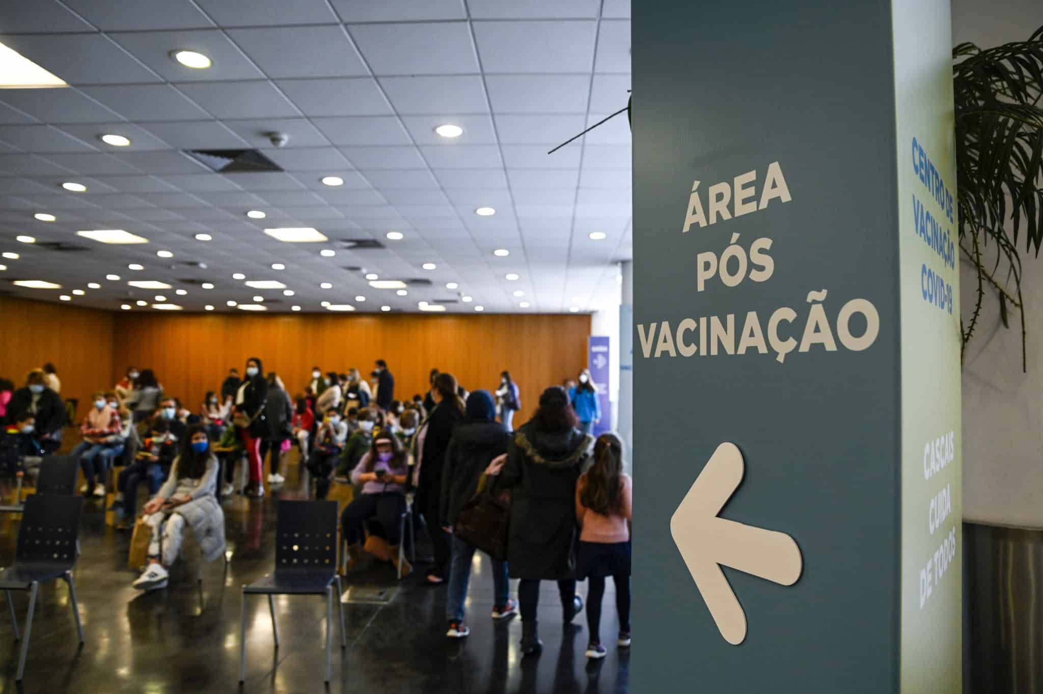 Vacinação anticovid: autoagendamento da 3.ª dose para maiores de 45 anos arranca na próxima semana