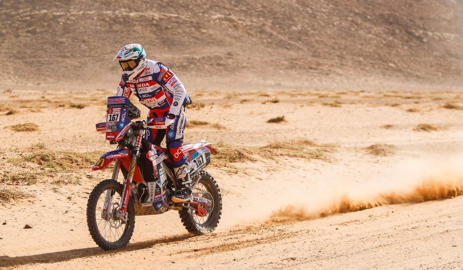 Longas ligações e dia cheio de areia "arrastaram indefinidamente" etapa no Dakar 2022