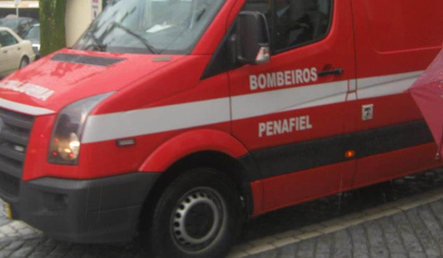 Dois feridos numa colisão entre dois carros em Penafiel