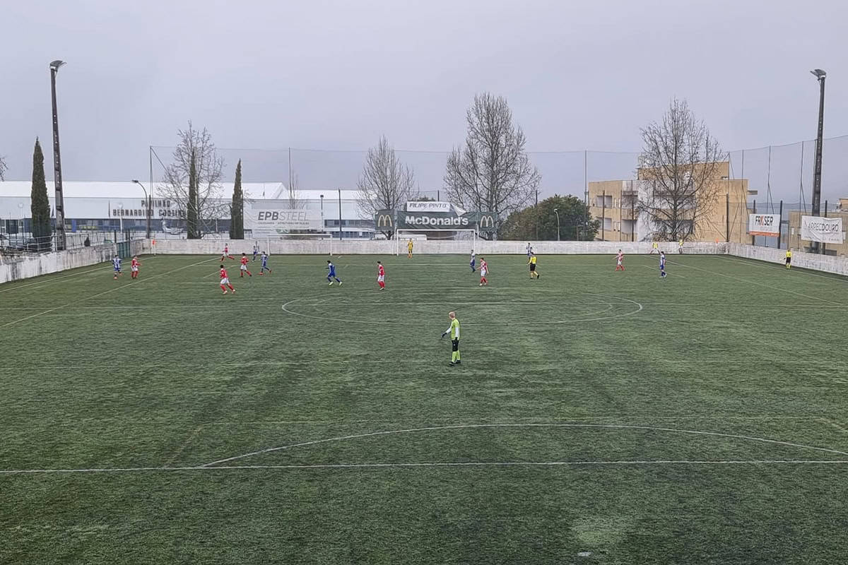 Equipa Sub-16 do Marco-09 leva cartão 'branco' em jogo com o Alpendorada