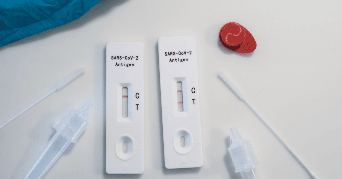 Testes rápidos de antigénio de uso profissional continuam gratuitos em fevereiro