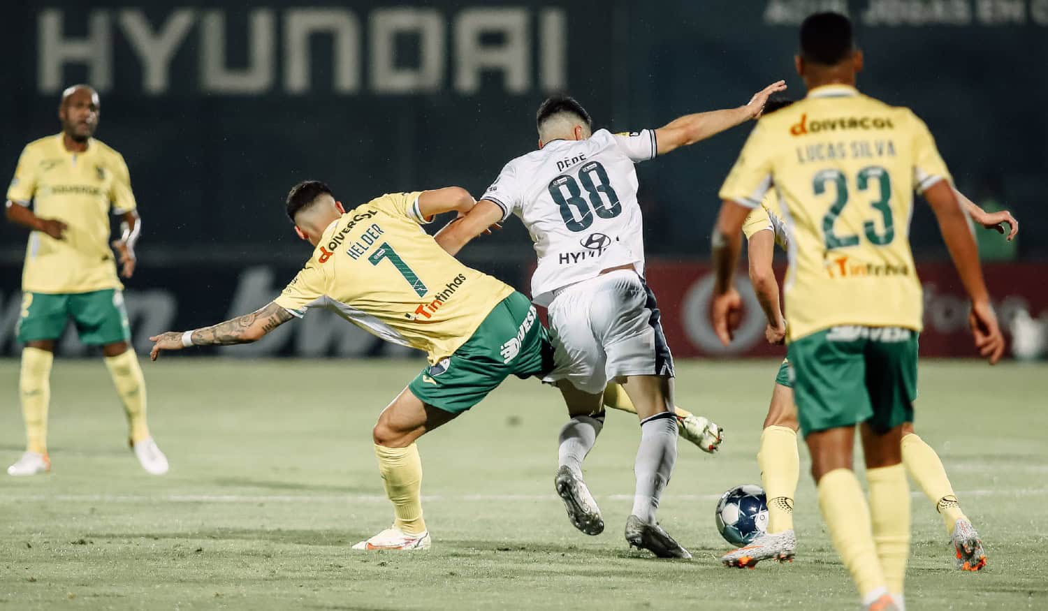 FC Paços de Ferreira empata com FC Famalicão