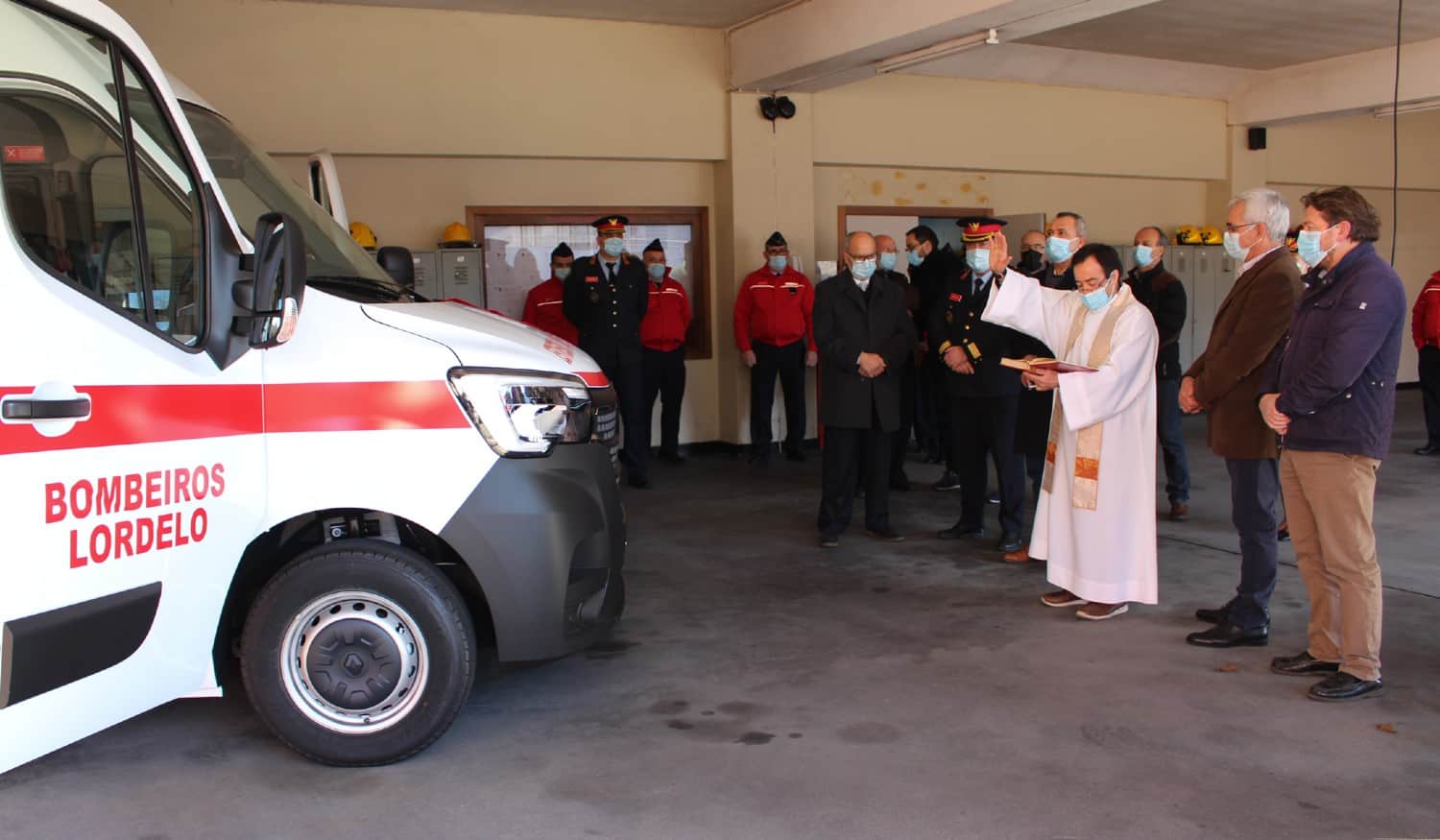 Paredes: Bombeiros de Lordelo têm nova ambulância de transporte de utentes não urgentes