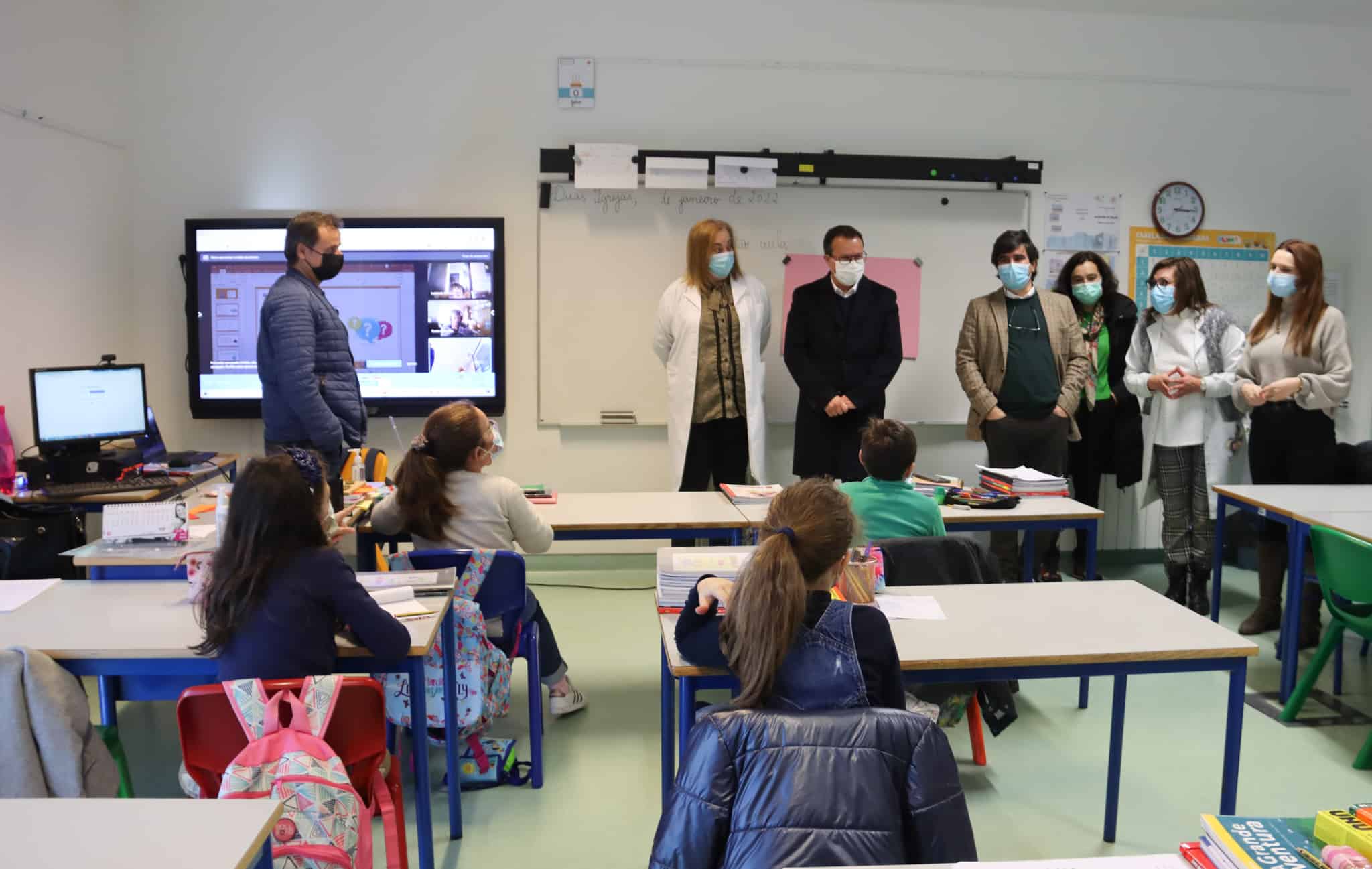 Autarquia de Paredes instala 45 painéis interativos em escolas do concelho