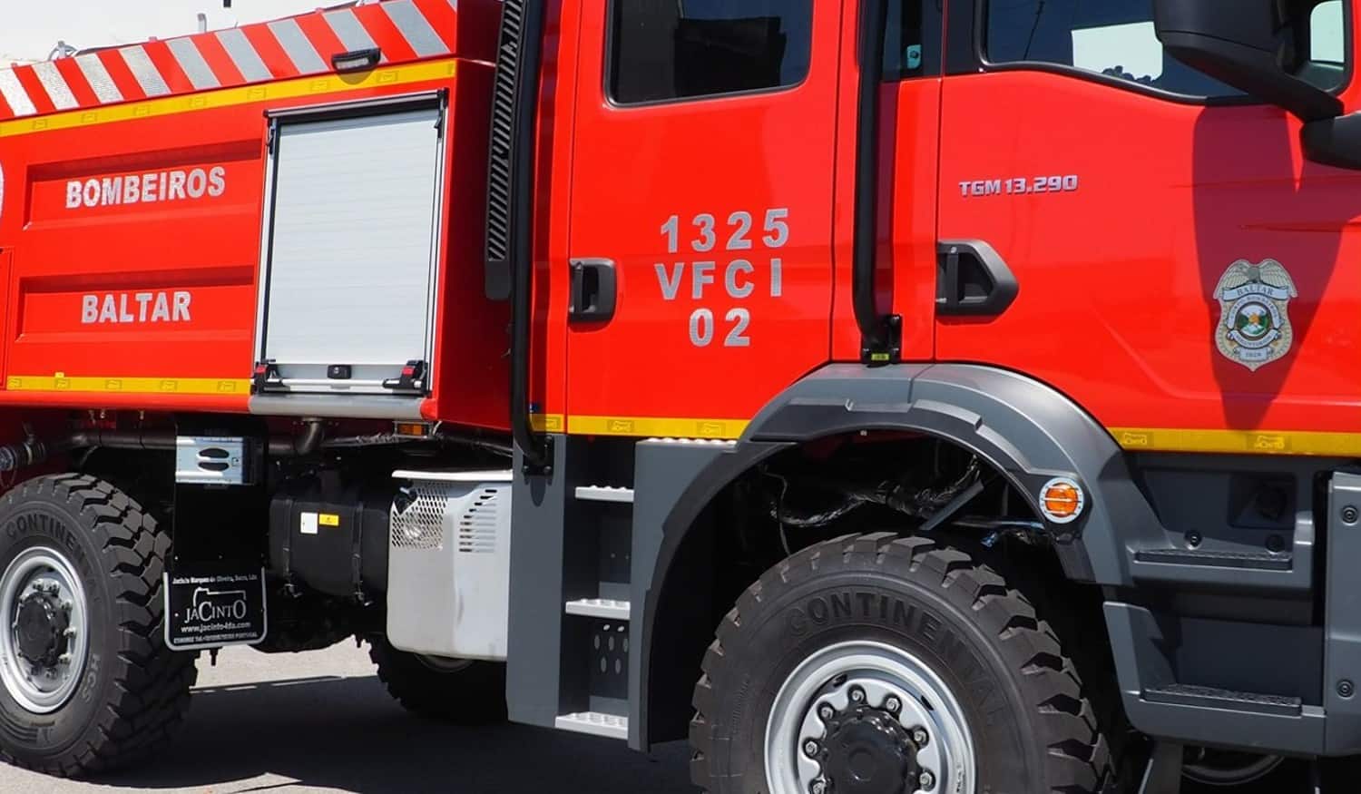 Incêndio em fábrica de móveis em Paredes
