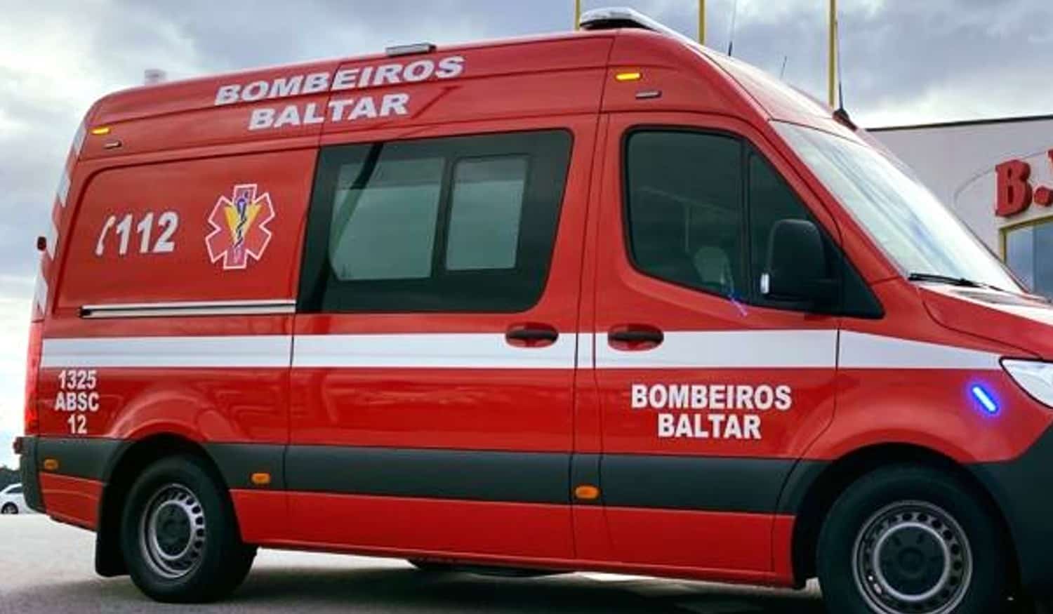 Paredes: Dois feridos em colisão de dois carros na A4