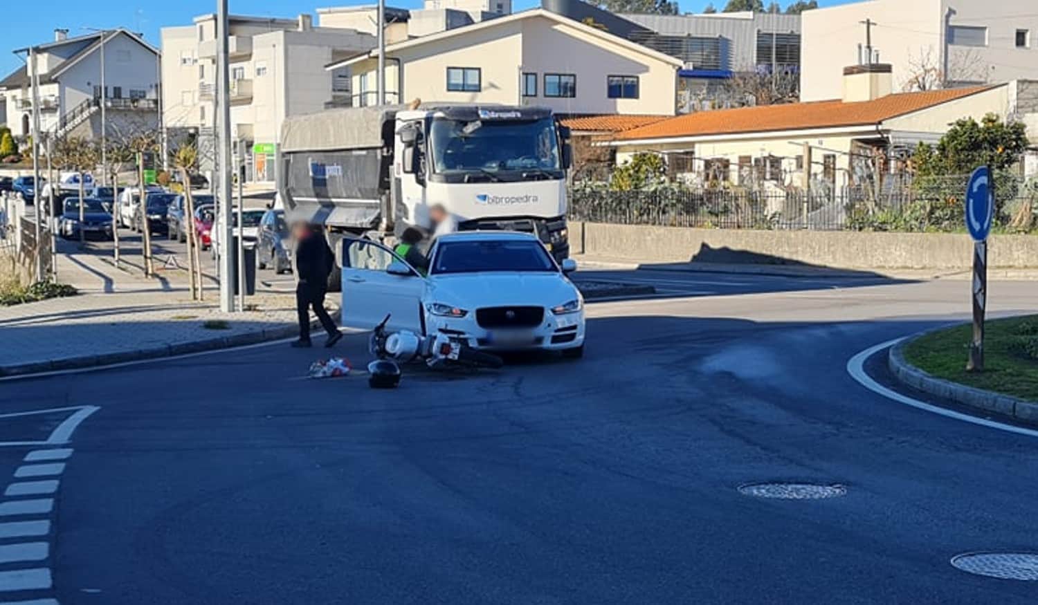 Colisão entre motociclo e carro provoca um ferido em Lousada