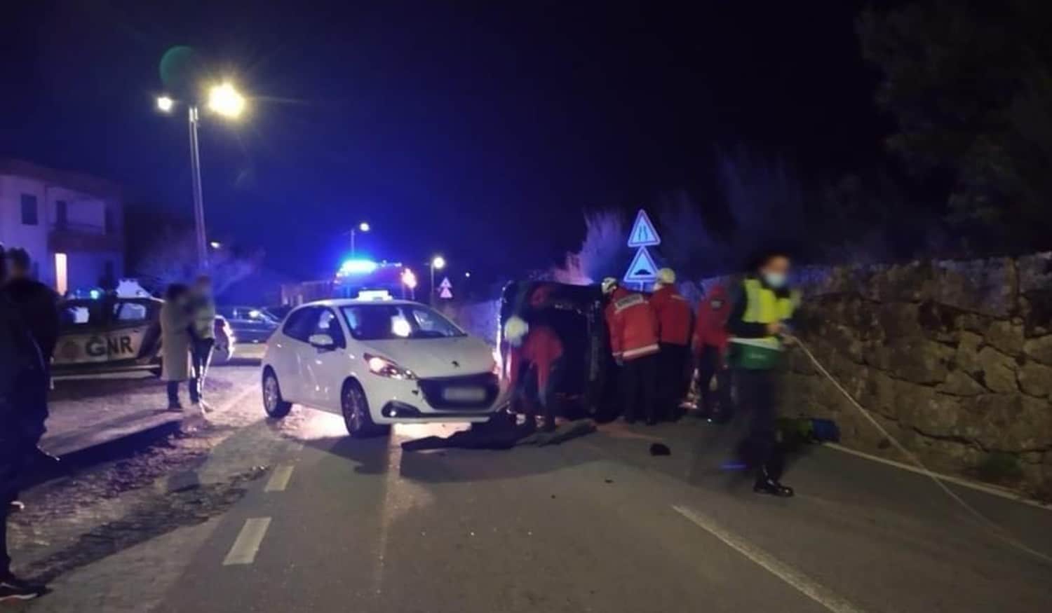 Dois feridos num despiste em Marco de Canaveses