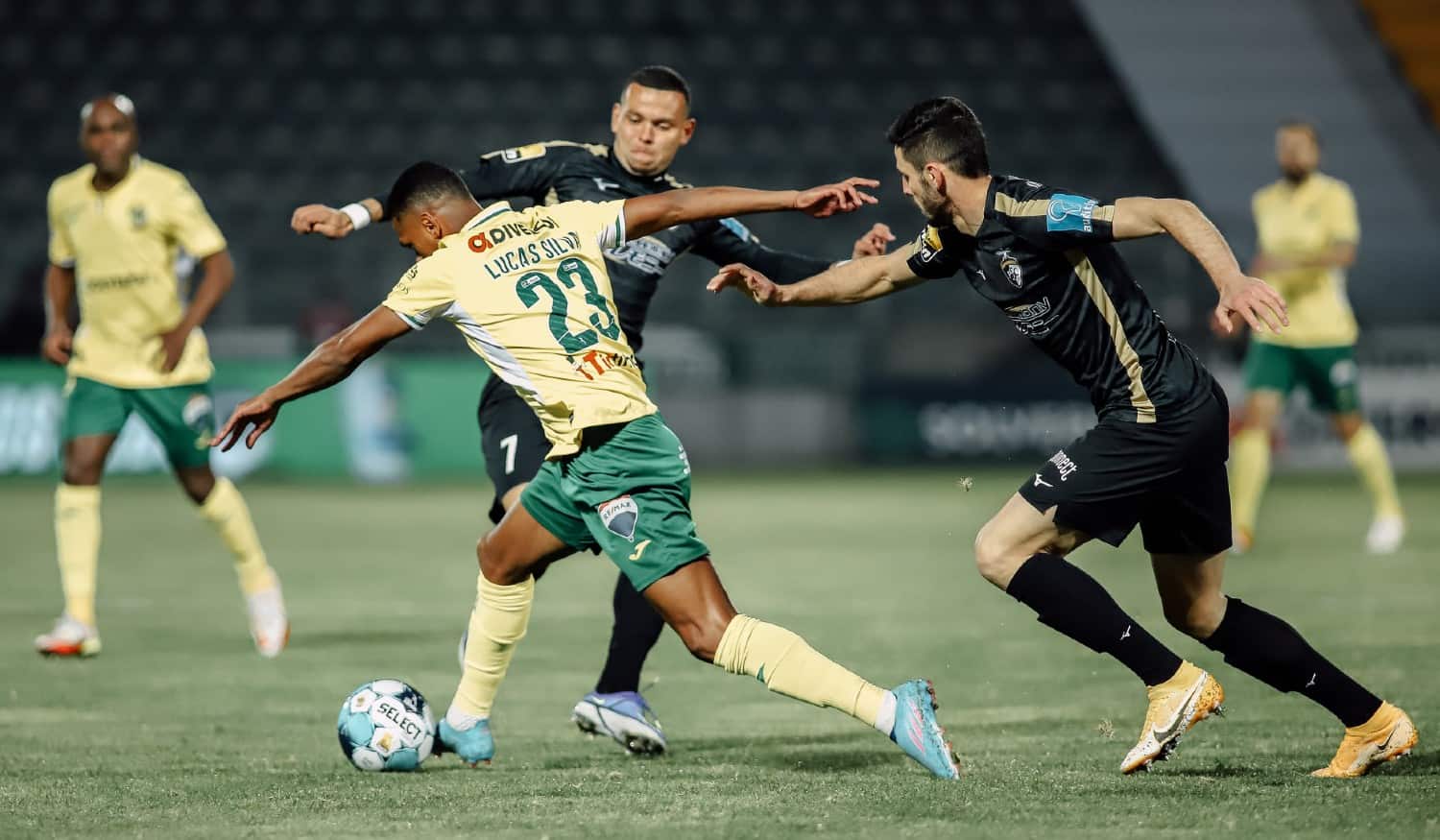 FC Paços de Ferreira empata com o Portimonense SC