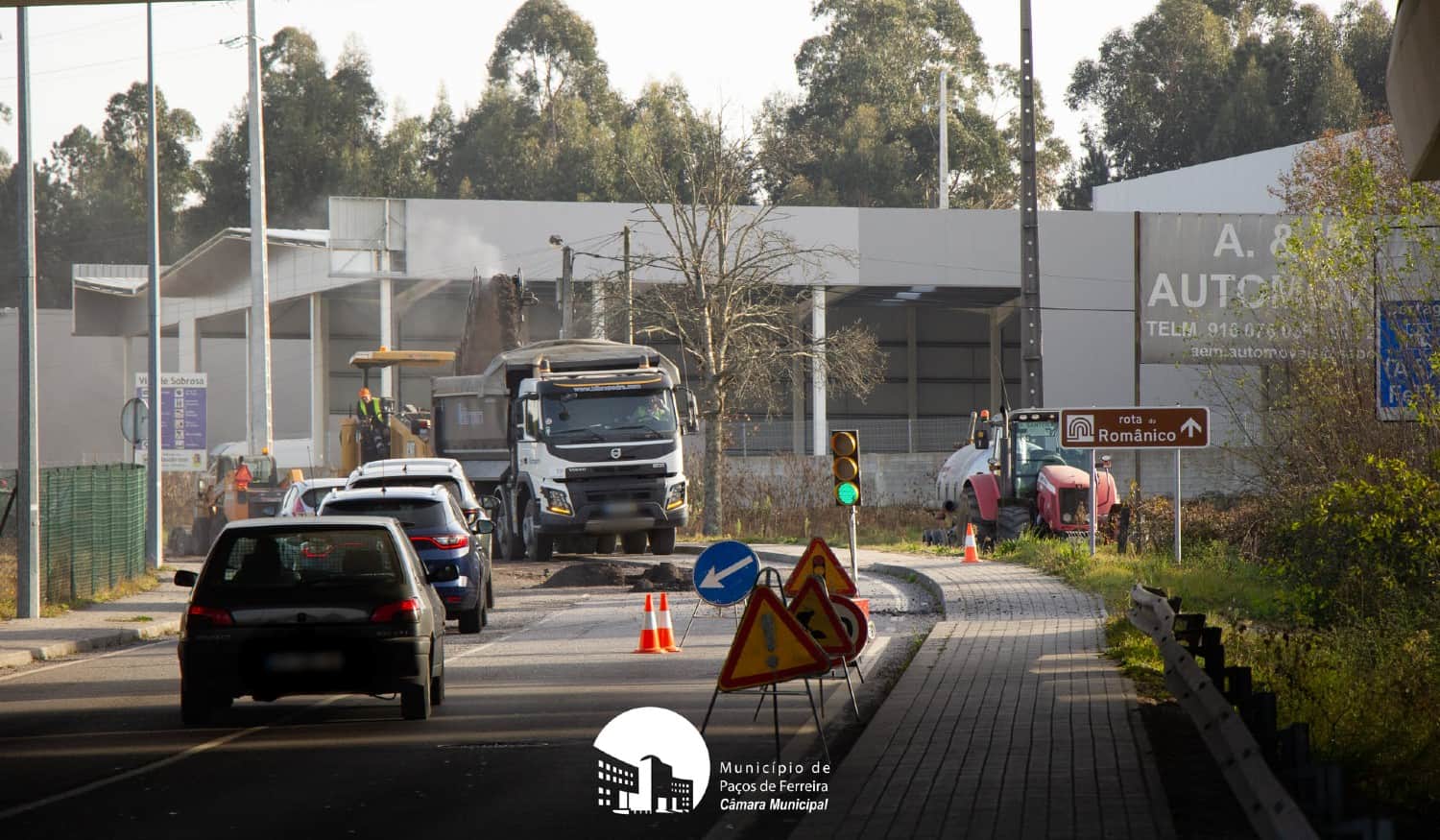 Iniciaram obras de requalificação da Rua da Estrada que liga a A42 à cidade de Paços de Ferreira