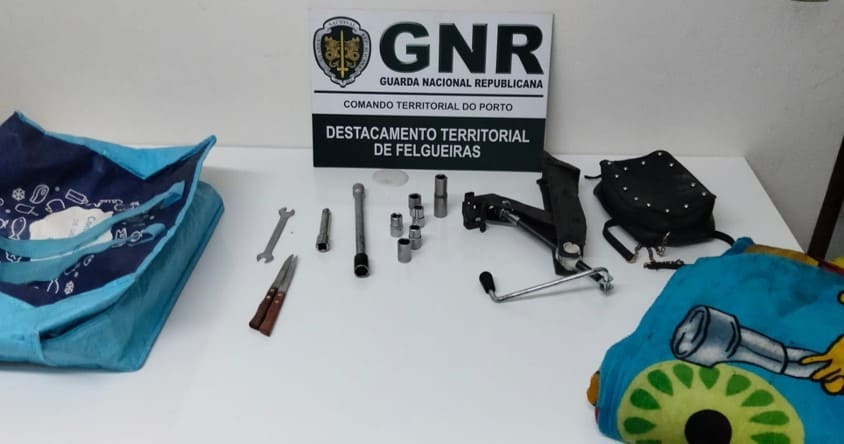 Paços de Ferreira: Detidos dois homens em flagrante por furto em veículo