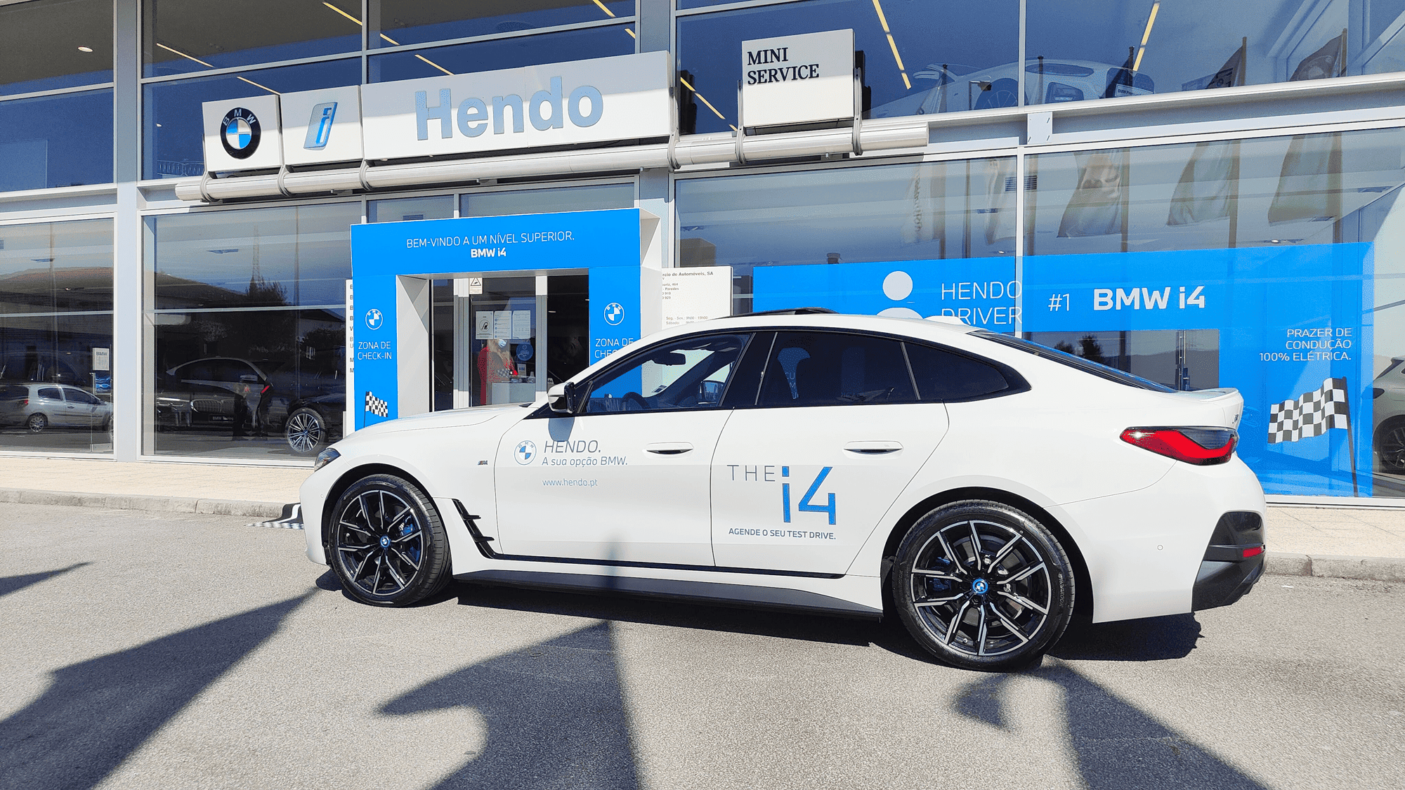 O BMW i4 é o novo 100% elétrico da marca e já está disponível na Hendo