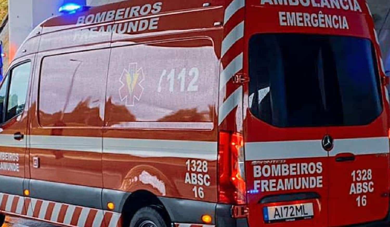 Três pessoas ficaram feridas com gravidade após colisão entre carro e mota em Paços de Ferreira