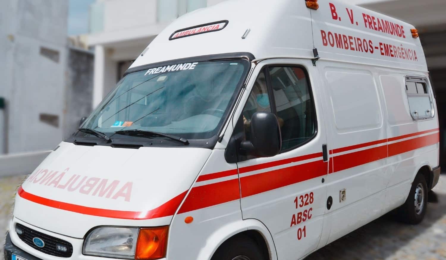 Mulher ferida num despiste de um carro em Paços de Ferreira