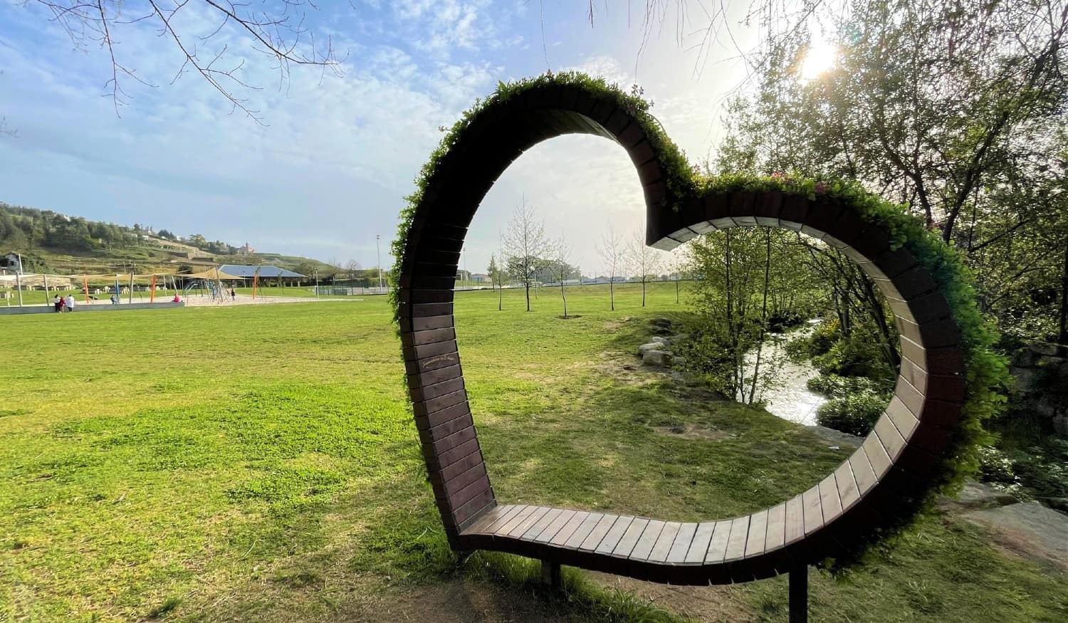 Coração "Namoradeiras de Portugal" é a nova atração do Parque da Cidade de Penafiel