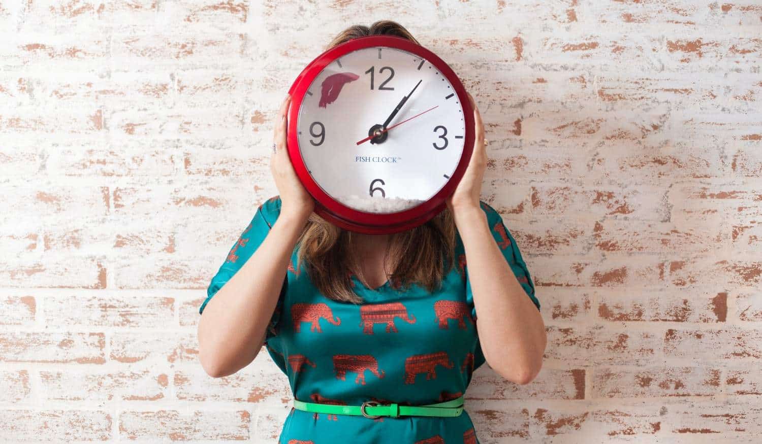 Relógios adiantam uma hora no fim de semana