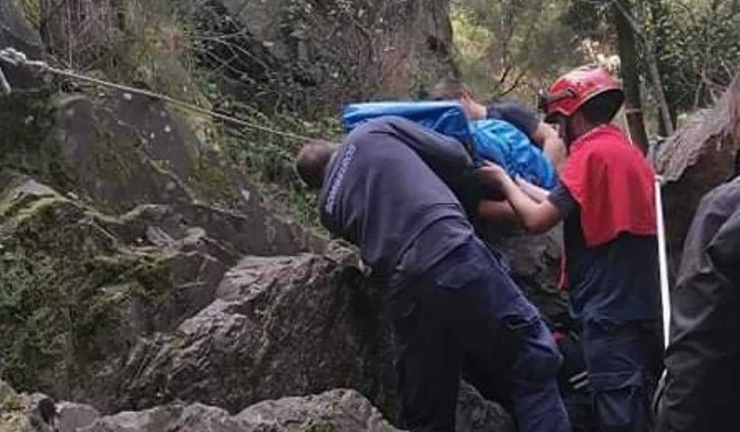 Mulher de 62 anos ferida após queda na zona do Poço Negro em Penafiel