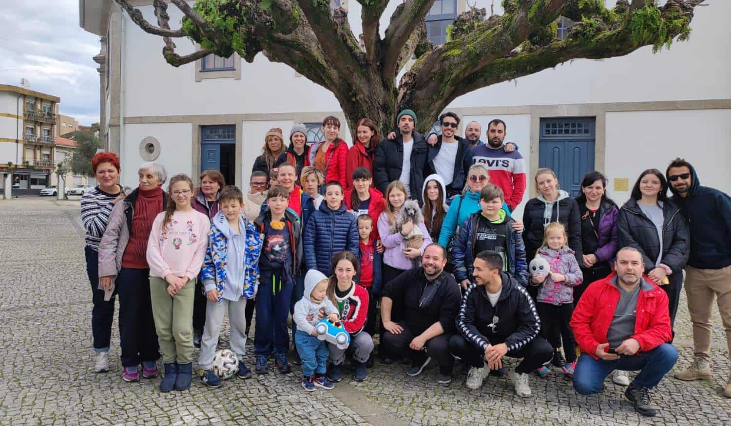 Voluntários chegaram com 24 ucranianos a Alpendorada: "Trazemos o coração cheio"