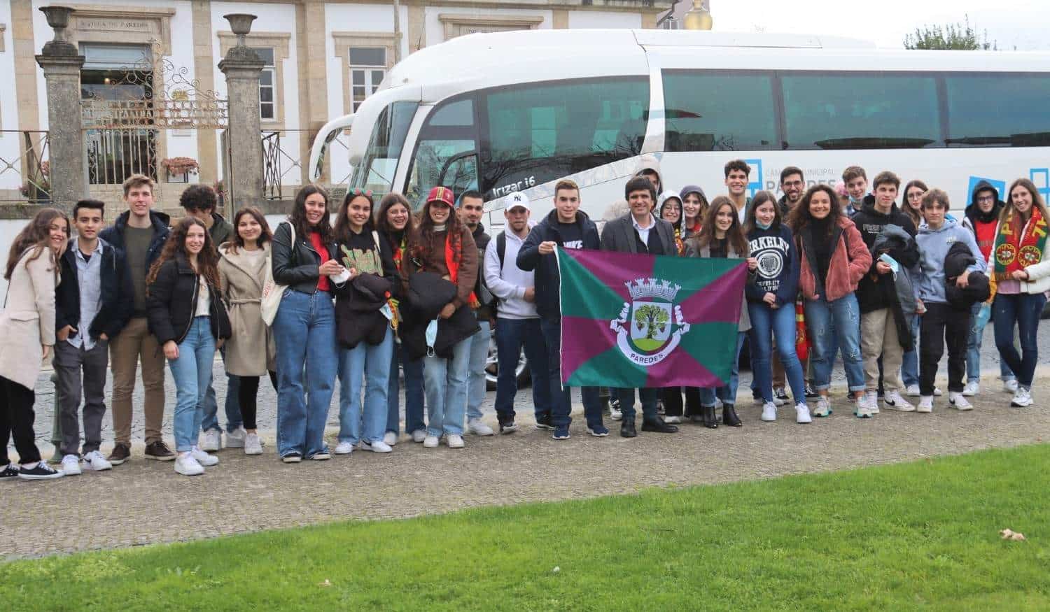 Jovens voluntários de Paredes assistiram ao Portugal x Turquia