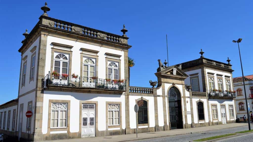 Biblioteca Municipal de Penafiel vai acolher exposição de fotografia "Teen Rebellion"