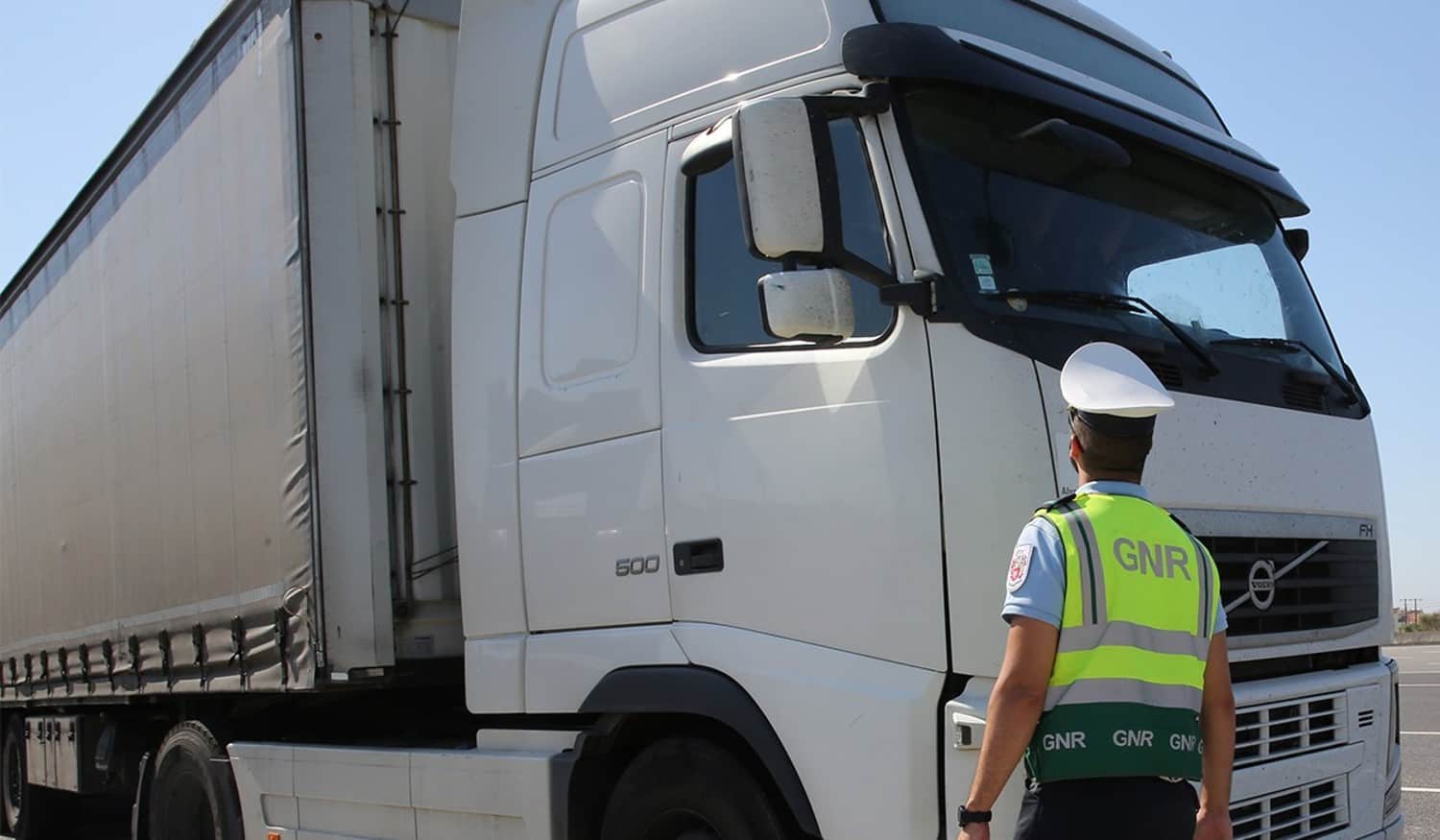 GNR fiscaliza veículos pesados de mercadorias e de passageiros
