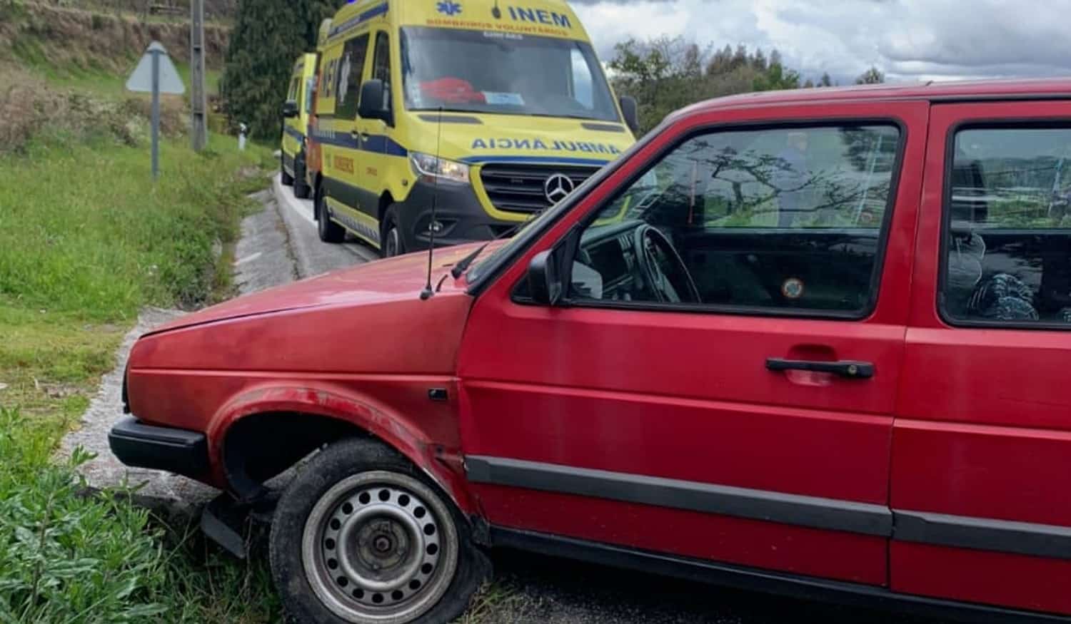 Um ferido num despiste de um carro em Cinfães