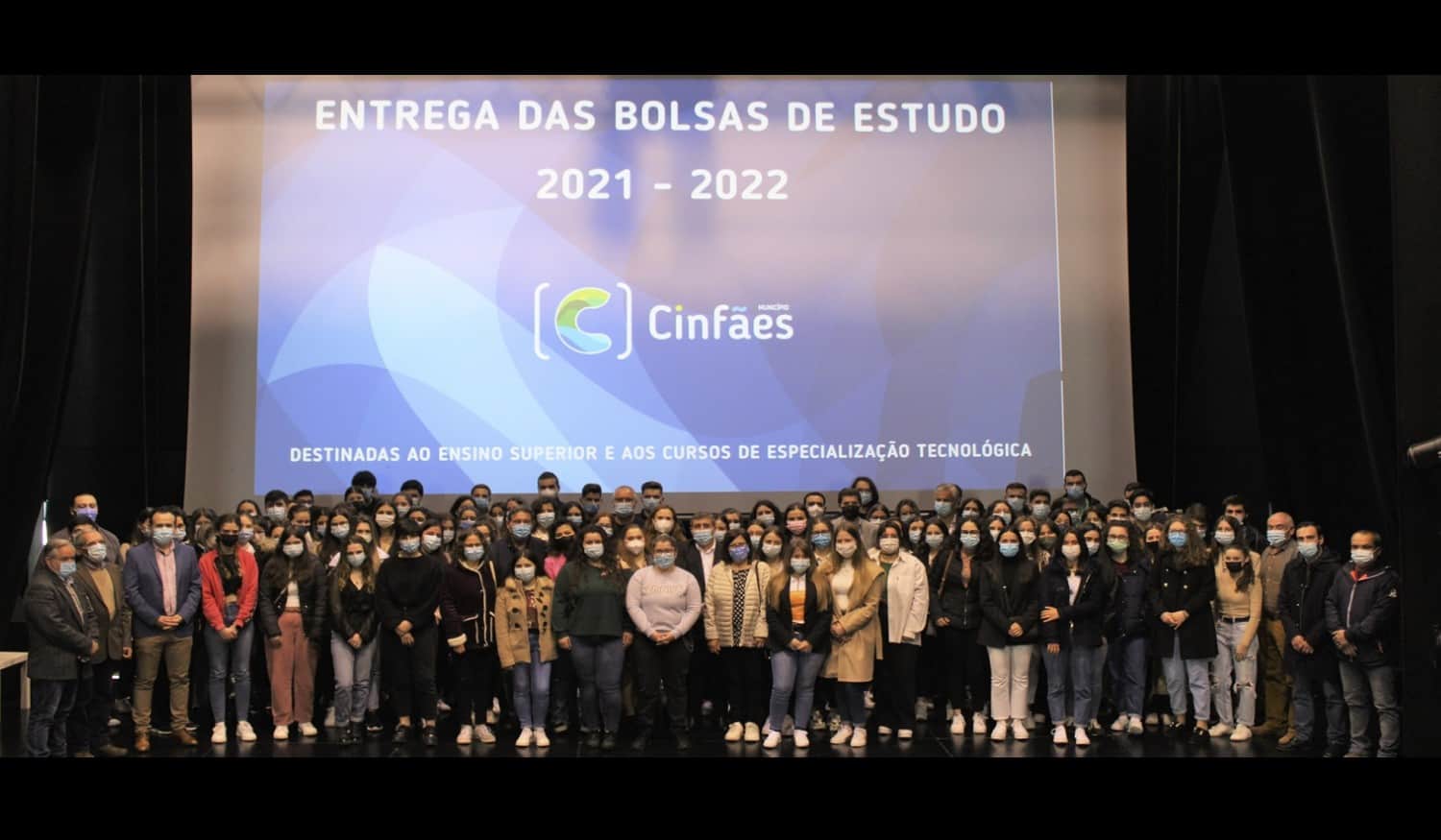 Câmara de Cinfães entregou bolsas de estudo a alunos do Ensino Superior ou Cursos de Especialização Tecnológica