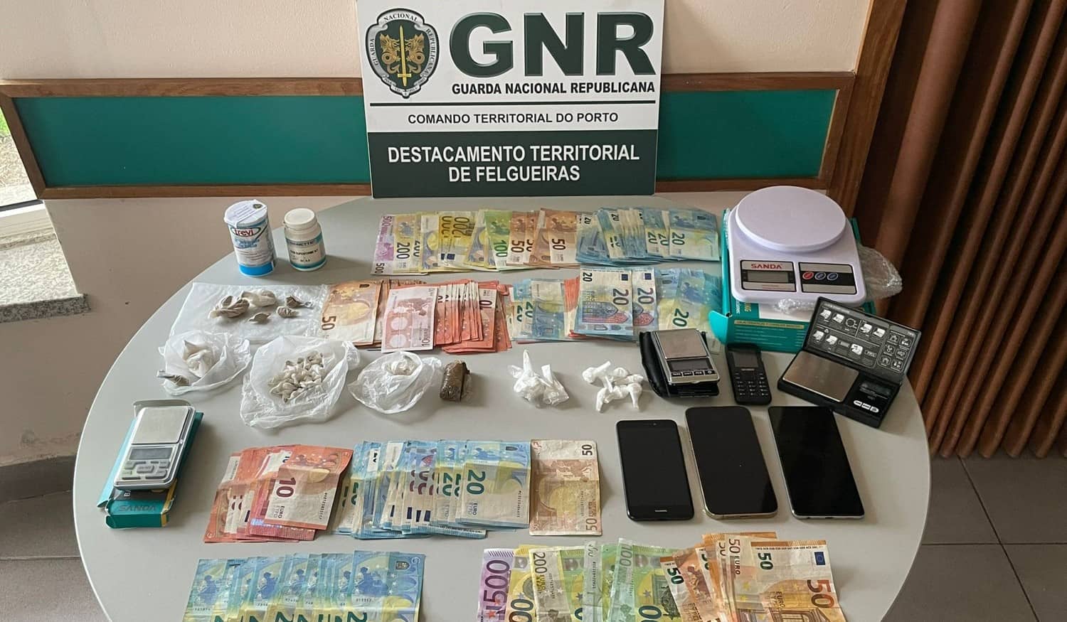 GNR desmantelou rede de tráfico de estupefacientes em Felgueiras e Amarante