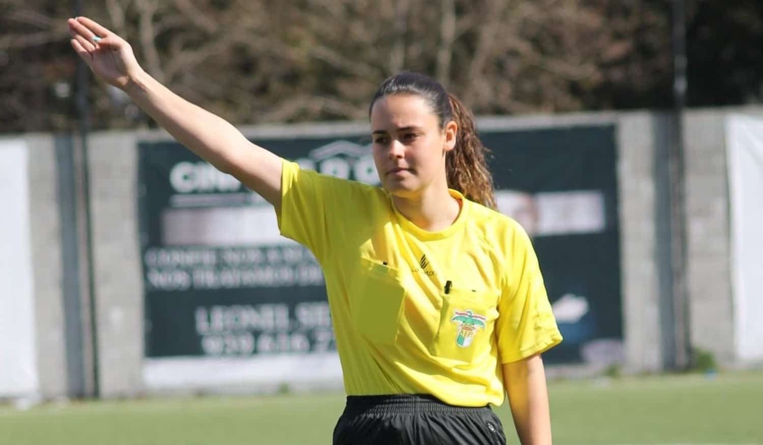 Jéssica Faria é árbitra de futebol e esteve no jogo da seleção nacional feminina sub-23 frente à Noruega