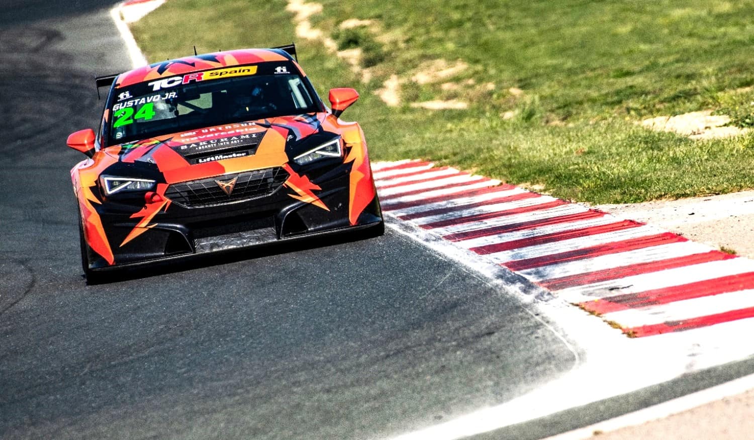 Paços de Ferreira: Gustavo Júnior vai disputar o TCR Espanha