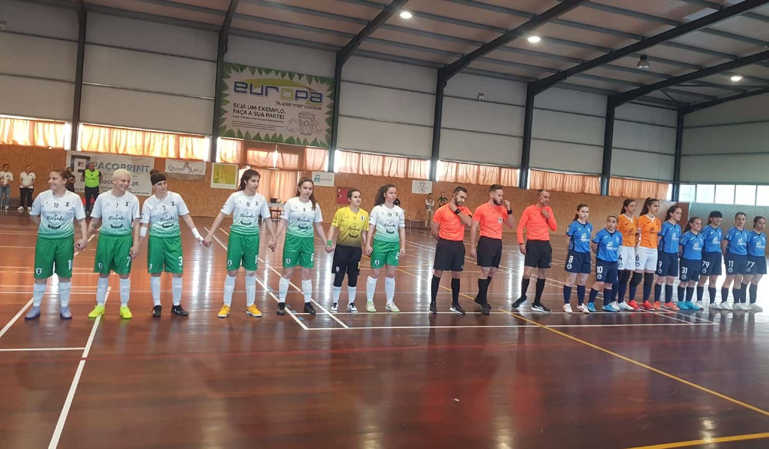 Juniores de futsal feminino das Águias de Santa Marta a três pontos do título