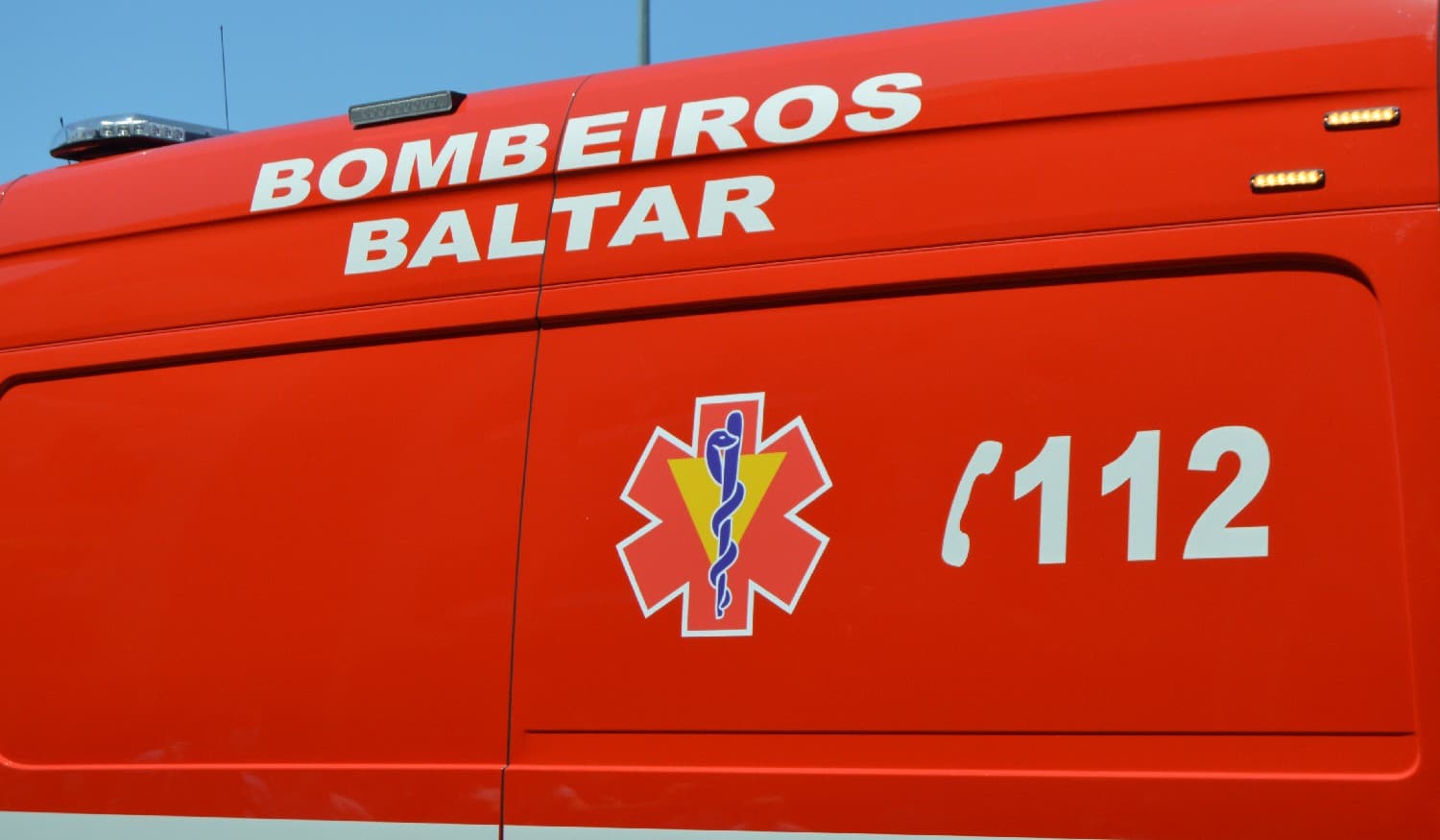 Paredes: Colisão entre viatura dos bombeiros de Baltar e carro faz três feridos
