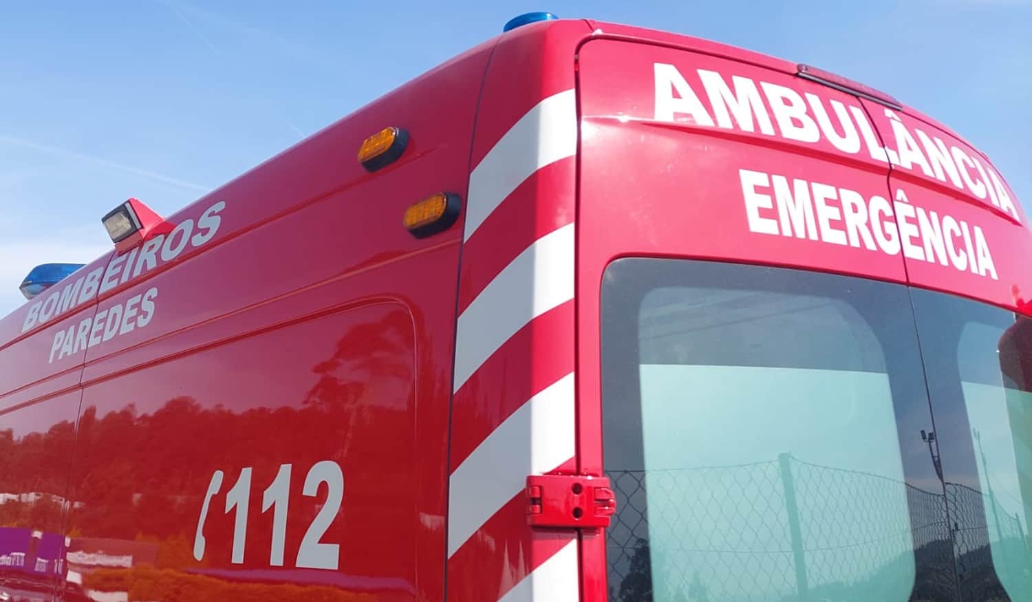 Bombeiros de Paredes acionados para incêndio em carro