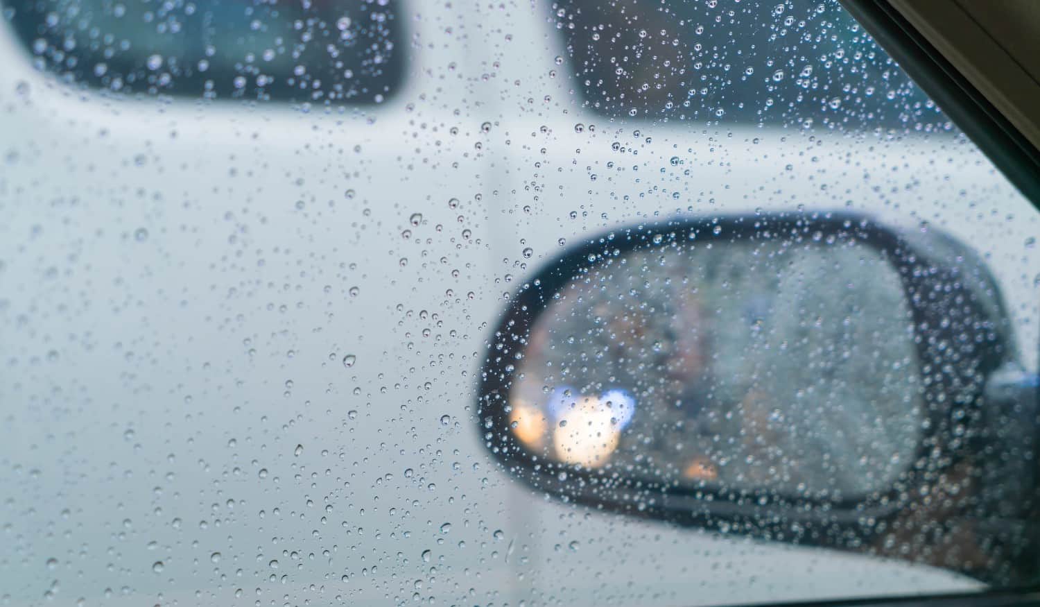 Chuva regressa à região este domingo