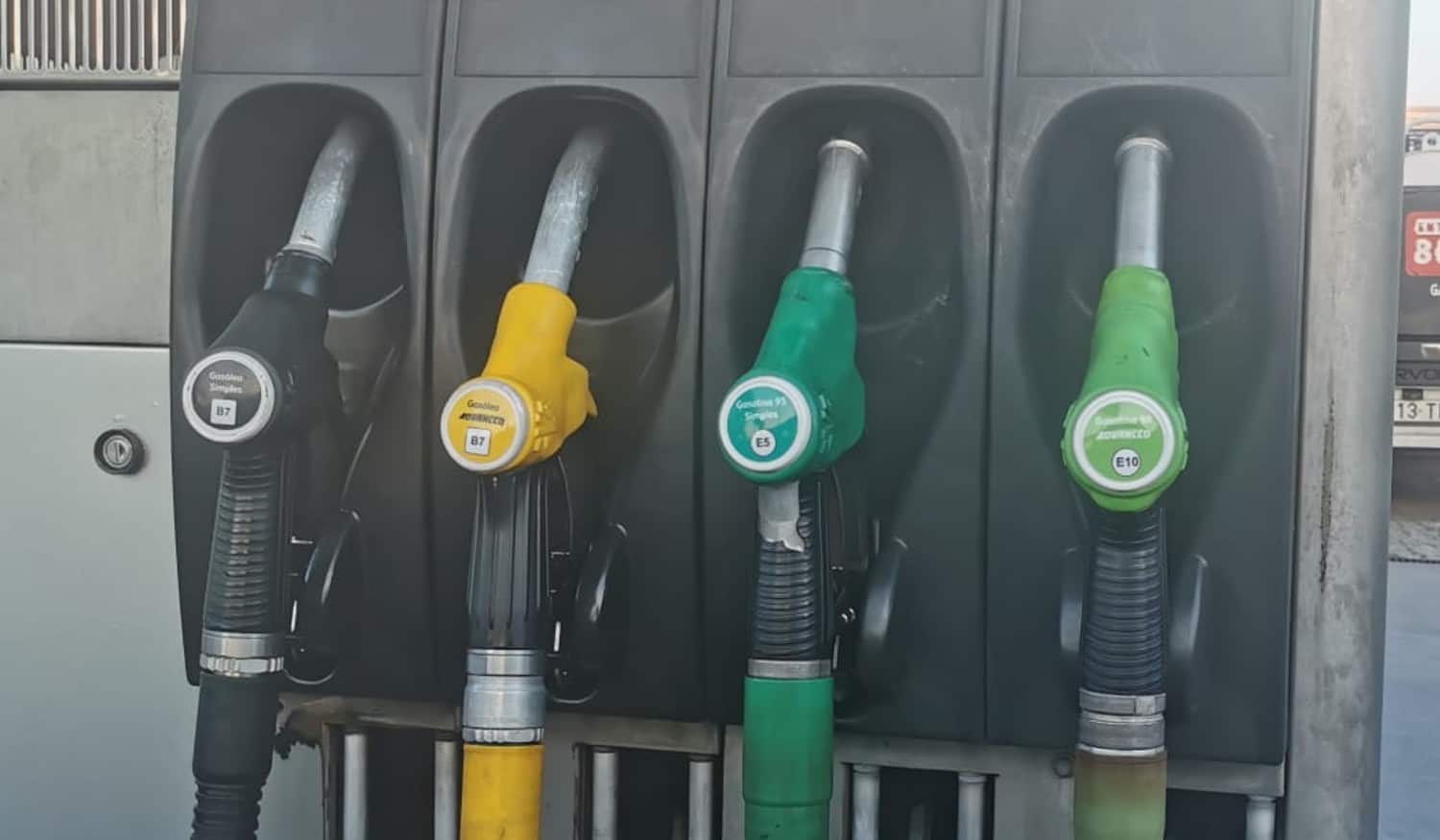 Combustíveis baixam esta segunda-feira