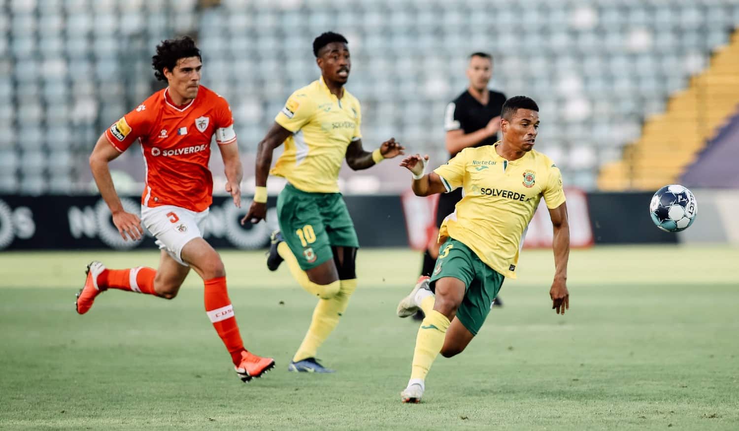 FC Paços de Ferreira perdeu com o CD Santa Clara