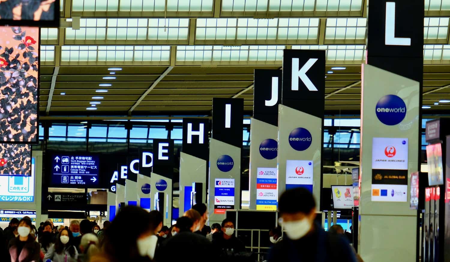 Agências europeias deixam cair uso de máscara nos aviões e aeroportos