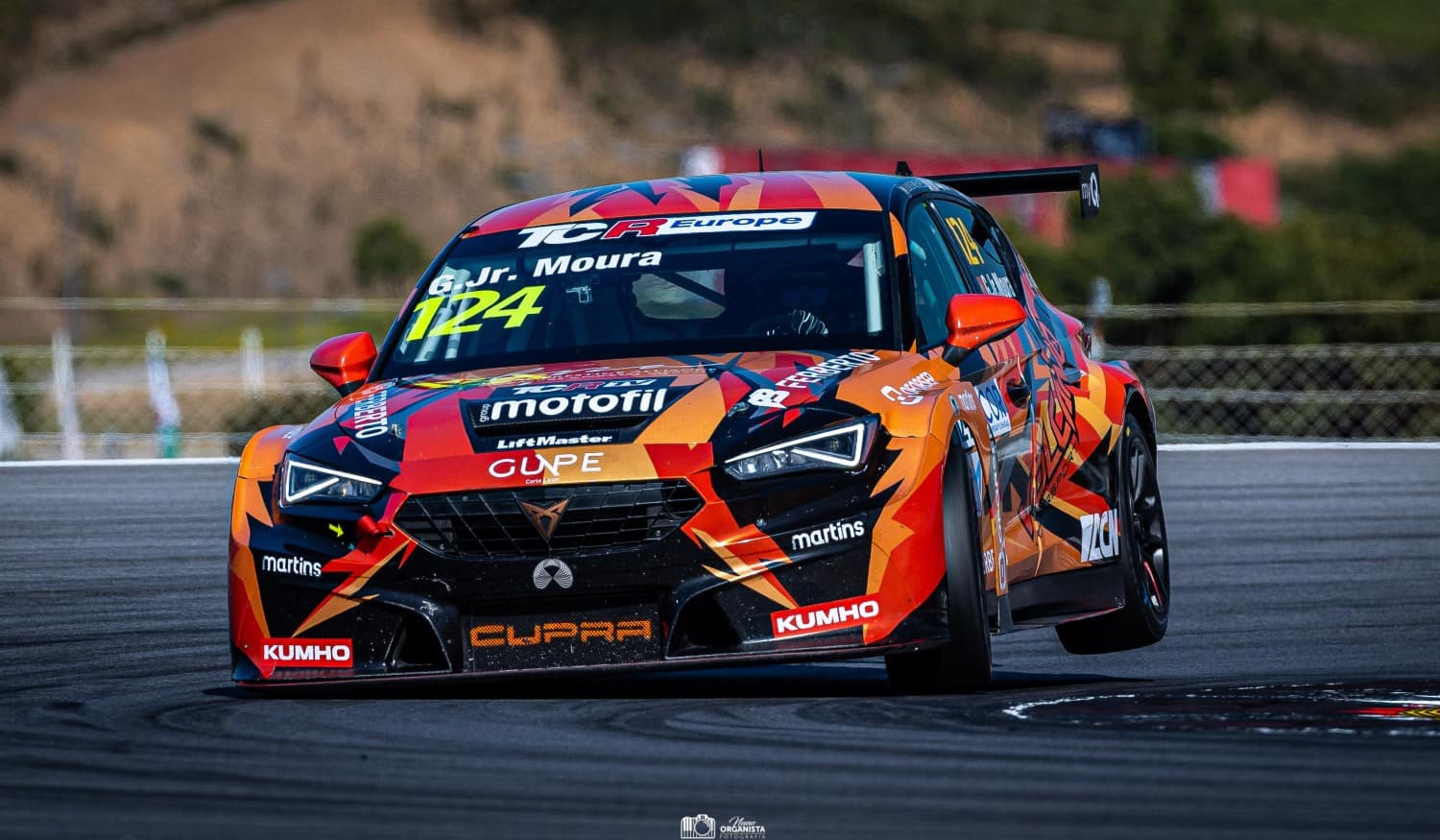 TCR Europe: Incidente forçou piloto de Paços de Ferreira Gustavo Júnior a desistir em Portimão