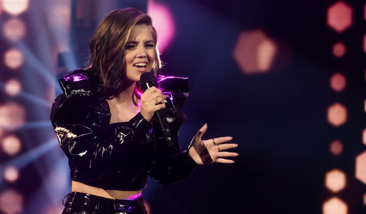 Cinfães: Paixão pela música levou Carolina Cardoso dos karaokes com a irmã a programa de televisão