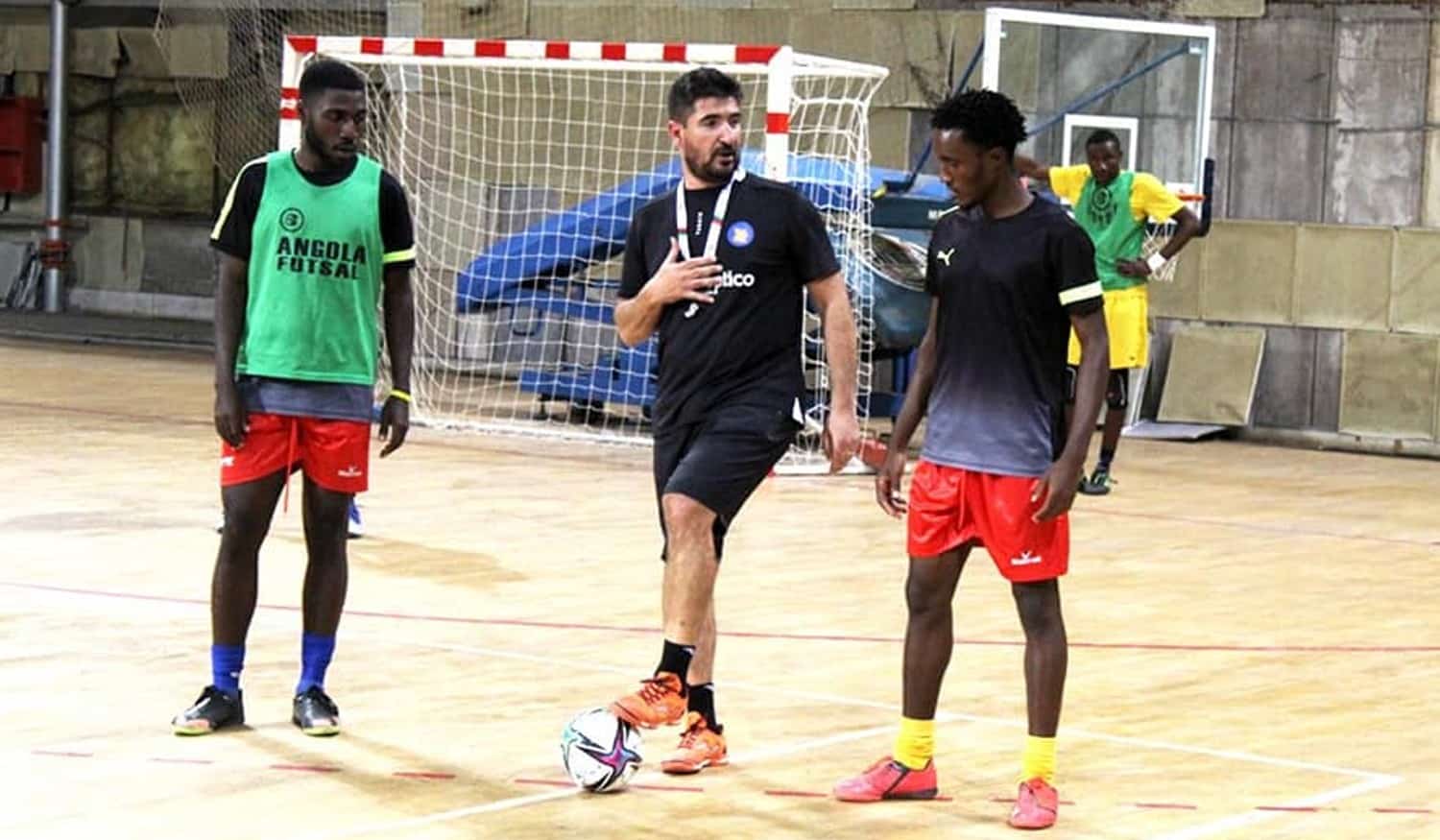 Marcos Antunes "extremamente contente" pela receção nos primeiros dias como selecionador de futsal de Angola