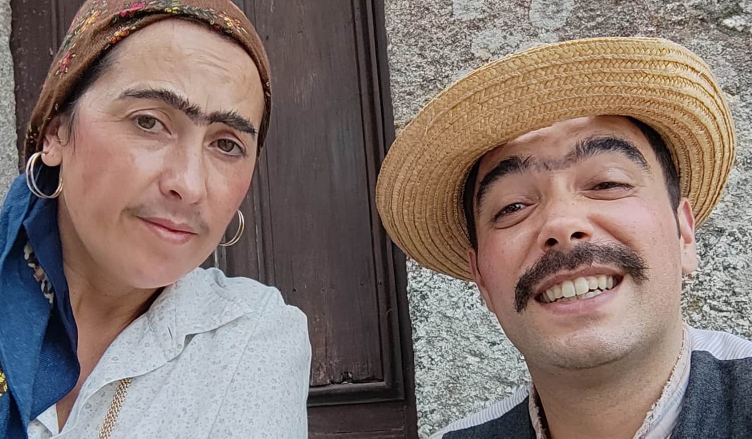 Baião: Dupla de apaixonados pelo teatro viaja no tempo para interpretar cada personagem