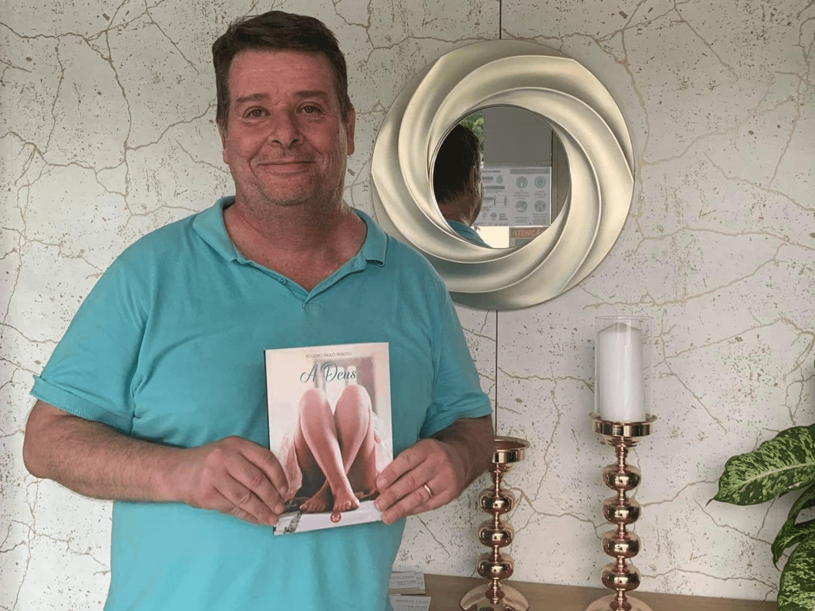 Rogério Paulo Peixoto lia as histórias que escrevia aos pais e agora lançou o primeiro livro de poesia