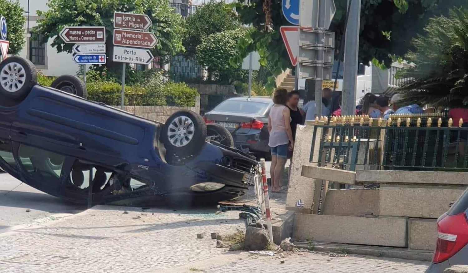 Capotamento de carro faz um ferido em Marco de Canaveses