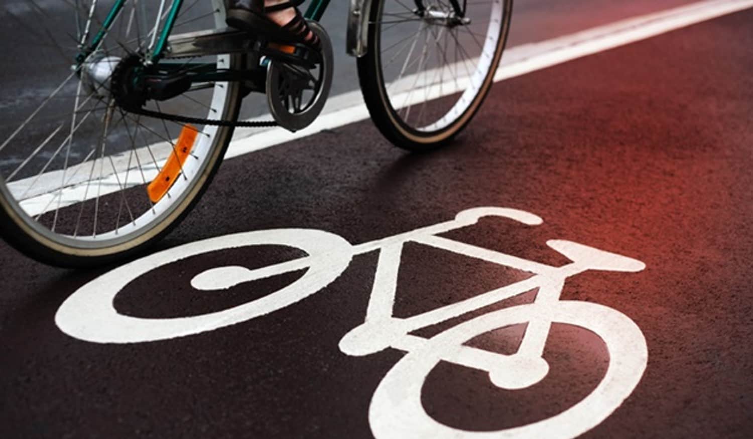 Meia centena de pessoas pedalaram no Porto para exigir "segurança e respeito na estrada"