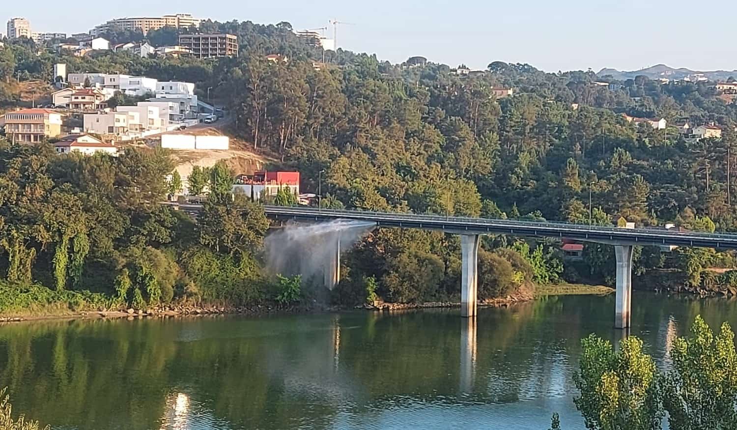 Conduta de água rebentou na Ponte de Canaveses