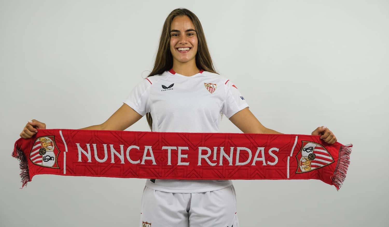 Jovem de Paços de Ferreira é a primeira portuguesa a vestir a camisola do Sevilha FC