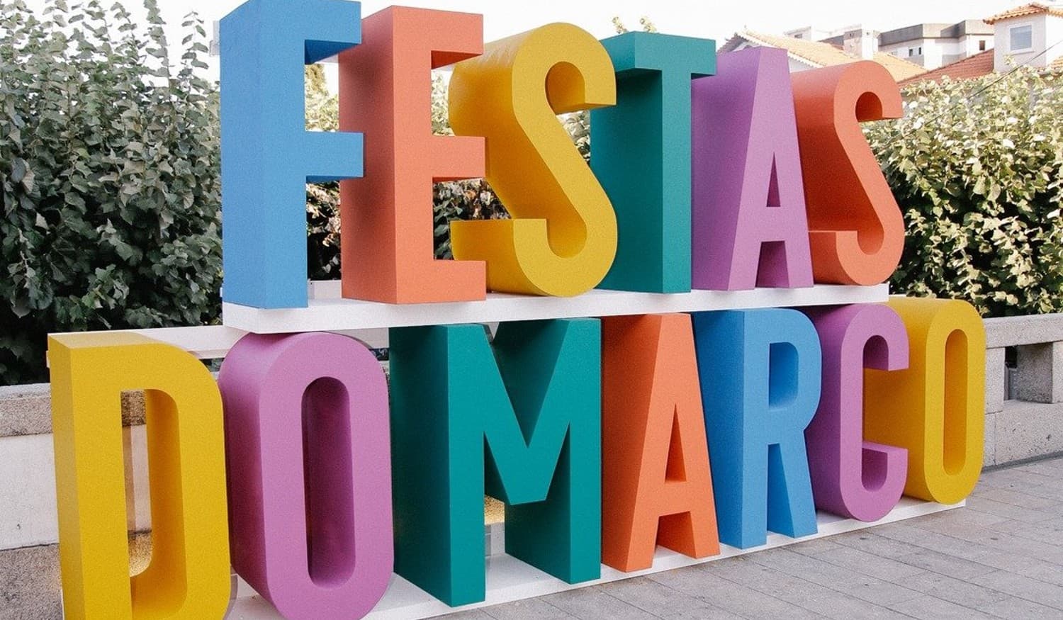 Estabelecimentos comerciais com horário alargado durante as Festas do Marco