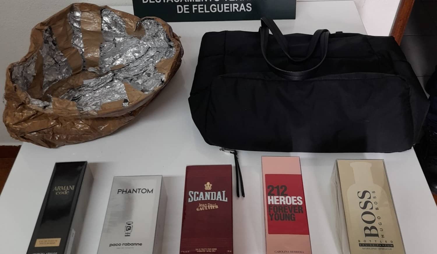 Detido casal suspeito de ocultar perfumes em loja de Paços de Ferreira