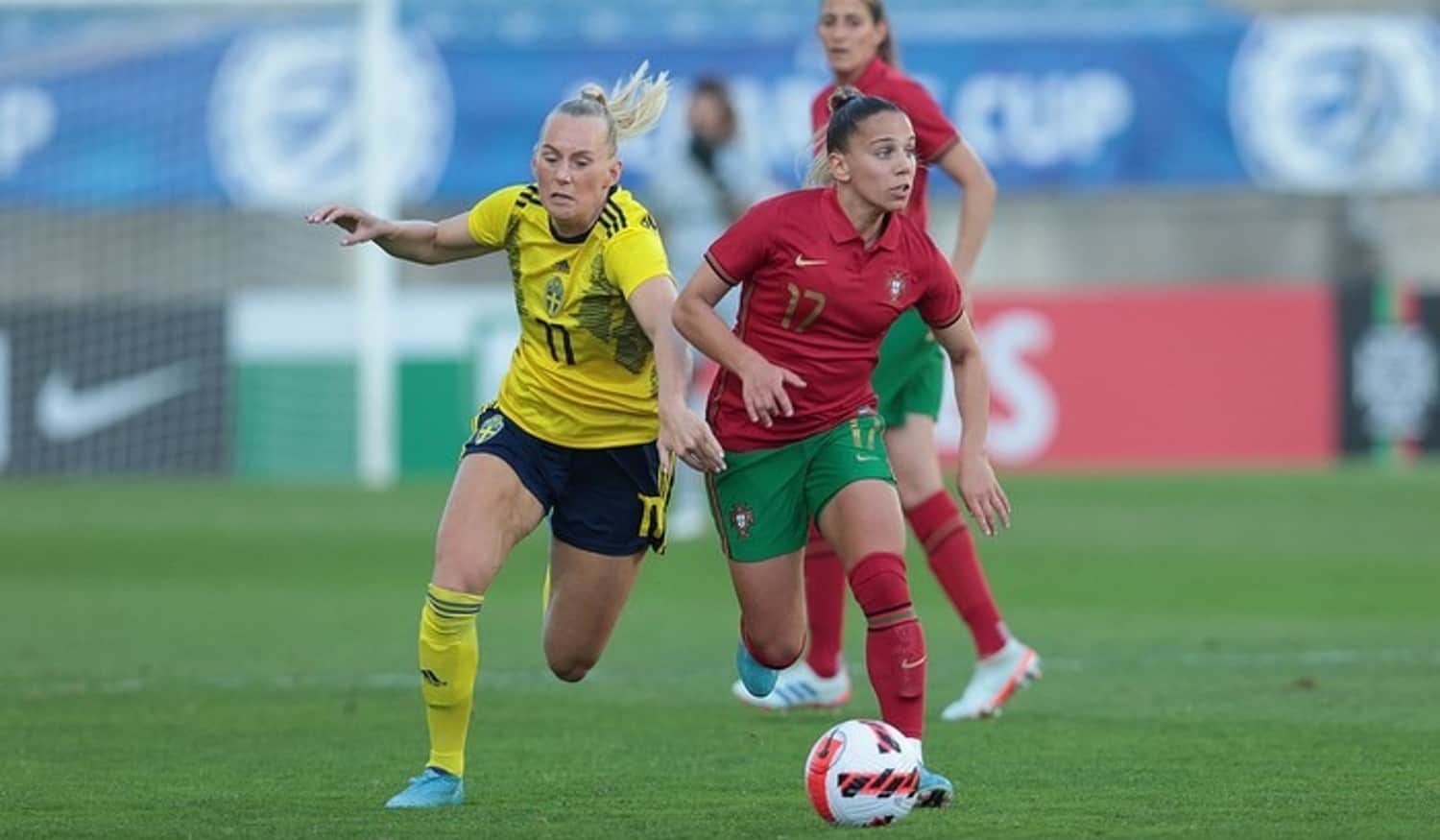 Paredes: Lúcia Alves representa a seleção no Campeonato da Europa de futebol feminino