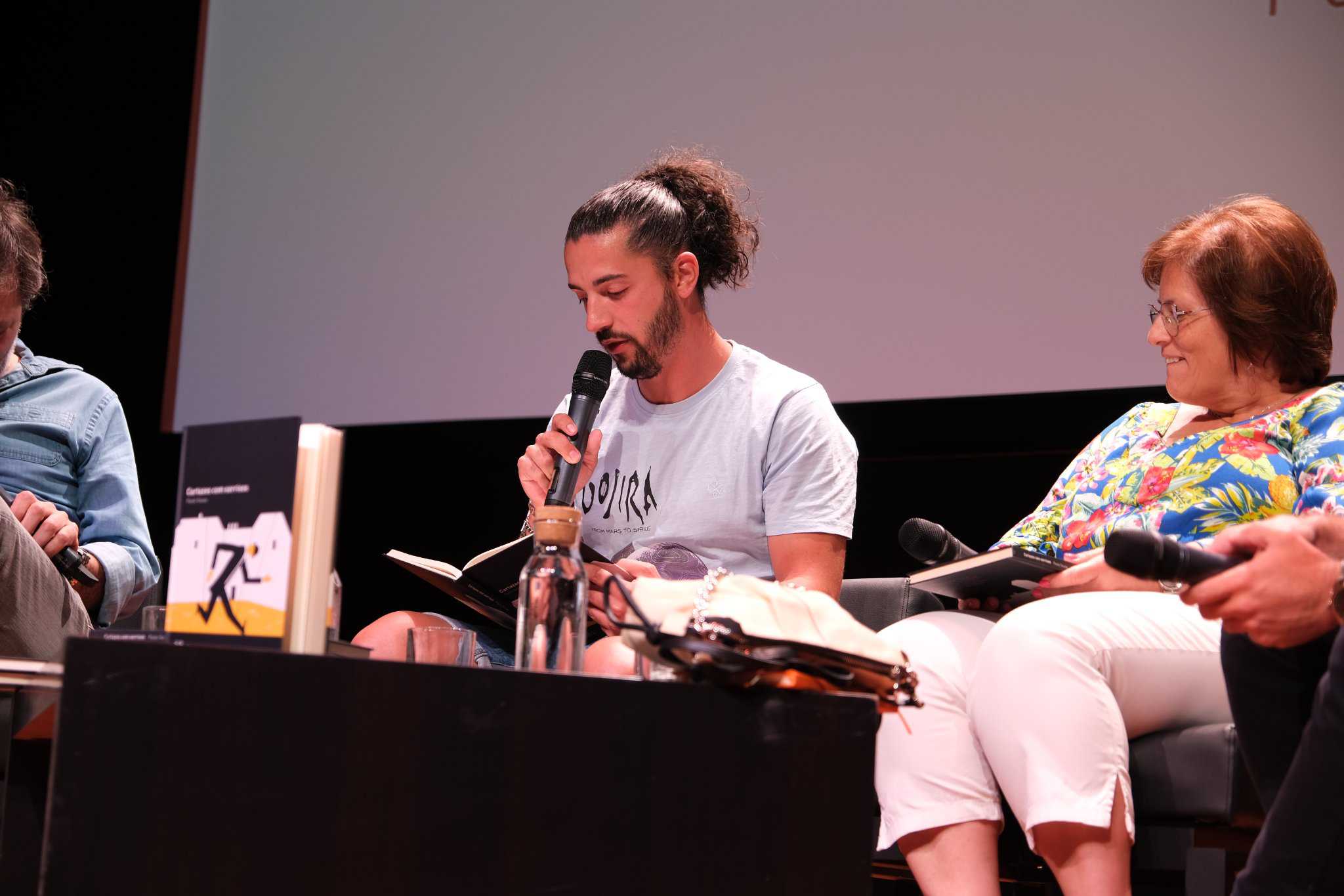 Apresentação de "Cartazes Com Sorrisos" de Paulo Sousa é "um sonho tornado realidade"